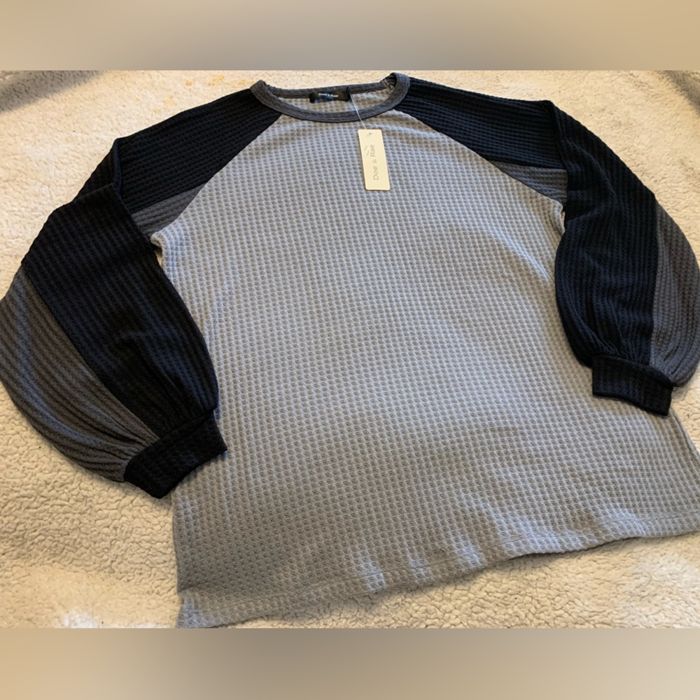 NWT Doe & Rae waffle knit shirt gray and black with blousy long sleeve